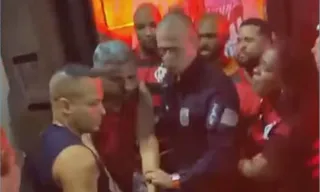 Imagem ilustrativa da imagem Após derrota do Flamengo, torcedor é esfaqueado em bar no Rio