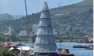 Imagem ilustrativa da imagem Árvore de Natal construída em Niterói vai para Botafogo