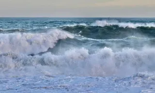 Imagem ilustrativa da imagem Aviso de ressaca em Niterói; veja a previsão do tempo para o finde