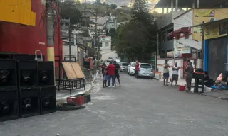 Imagem ilustrativa da imagem Barrados no baile: PM impede festa ilegal  em São Gonçalo