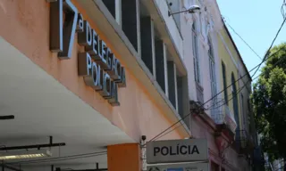 Imagem ilustrativa da imagem Braço de guerra da milícia de Zinho é preso com fuzil no Rio