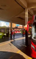 Imagem ilustrativa da imagem Briga no terminal de Niterói tem até golpes de capoeira; vídeo