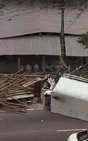 Imagem ilustrativa da imagem Caminhões batem, um tomba e trânsito para em Niterói; há feridos