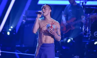 Imagem ilustrativa da imagem Cantora brasileira impressiona no palco do The Voice; vídeo