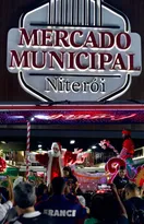 Imagem ilustrativa da imagem Caravana da Coca-Cola ilumina e encanta fim de ano em Niterói