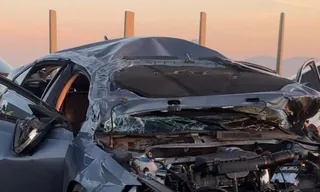 Imagem ilustrativa da imagem Carro capota na Ponte Rio-Niterói e deixa três feridos
