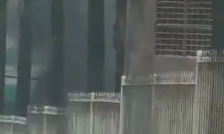 Imagem ilustrativa da imagem Carro pega fogo em São Gonçalo; vídeo