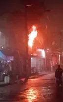 Imagem ilustrativa da imagem Casa pega fogo e assusta moradores em São Gonçalo; vídeo