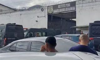 Imagem ilustrativa da imagem Detentas em Bangu tacam fogo em colchões