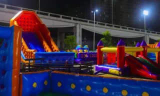 Imagem ilustrativa da imagem Diversão gigante em Niterói: Festival de Infláveis chega ao Mercado Municipal