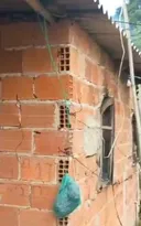 Imagem ilustrativa da imagem Eletricista taca fogo na própria casa após agredir ex a tijolada em Maricá