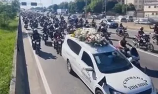 Imagem ilustrativa da imagem Enterro do traficante 'Professor' tem tiros, fogos e cortejo de motos