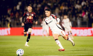 Imagem ilustrativa da imagem Flamengo busca se isolar na liderança do Brasileirão