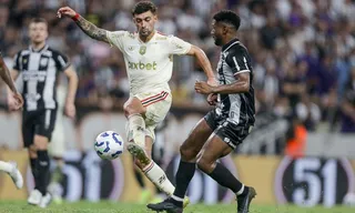 Imagem ilustrativa da imagem Flamengo empata e se mantém na liderança do Brasileirão