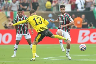 Imagem ilustrativa da imagem Fluminense pressiona, mas não sai do zero com o Borussia
