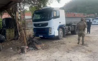Imagem ilustrativa da imagem Furto de petróleo e adulteração de óleo lubrificante são alvo de operações no Rio