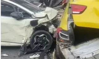 Imagem ilustrativa da imagem Grave acidente envolvendo quatro veículos deixa feridos no Rio
