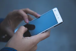 Imagem ilustrativa da imagem Homem comprava celulares com cartões de crédito furtados no Rio
