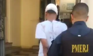 Imagem ilustrativa da imagem Homem é preso após invadir casa e roubar morador em Niterói
