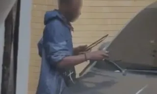 Imagem ilustrativa da imagem Homem é preso por furto de palhetas de para-brisas no Rio