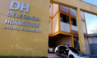 Imagem ilustrativa da imagem Homem em moto atira e mata jovem em frente a comércio na Baixada