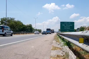 Imagem ilustrativa da imagem Identificada vítima que morreu atropelada na BR-101, em São Gonçalo