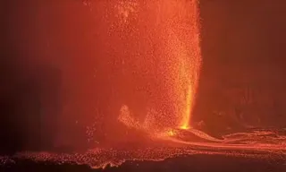 Imagem ilustrativa da imagem Imagens impressionantes de vulcão em erupção no Havaí