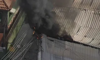 Imagem ilustrativa da imagem Incêndio atige galpão na Zona Norte do Rio