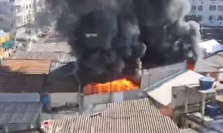 Imagem ilustrativa da imagem Incêndio atinge fábrica de uniformes no Méier; vídeo