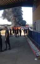 Imagem ilustrativa da imagem Incêndio atinge garagem de ônibus no Rio; vídeo