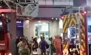 Imagem ilustrativa da imagem Incêndio em prédio assusta moradores de Niterói; vídeo