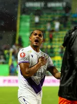 Imagem ilustrativa da imagem Jogador de Niterói, xará de estádio, brilha no futebol europeu: 'Grande momento'