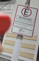 Imagem ilustrativa da imagem Justiça suspende cobrança de tarifa do rotativo em Niterói; entenda