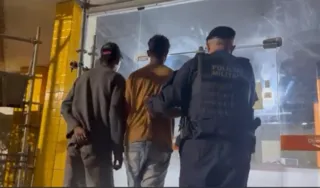 Imagem ilustrativa da imagem Ladrões entram por casa caindo aos pedaços pra furtar e se dão mal em Niterói