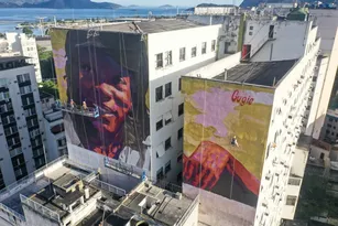 Imagem ilustrativa da imagem Lapa ganha mural gigante com rosto de Milton Nascimento