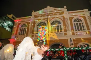 Imagem ilustrativa da imagem Magia toma a inauguração da decoração de Natal em Niterói