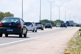 Imagem ilustrativa da imagem Mais de 1,6 milhão de veículos devem passar pela BR-101 no feriadão