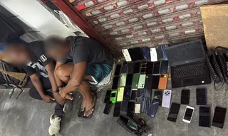 Imagem ilustrativa da imagem Mais de 270 celulares são apreendidos em mercado popular no Rio