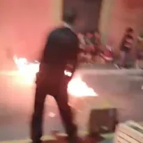 Imagem ilustrativa da imagem Manifestação fecha estrada em Niterói por falta d'água; vídeo