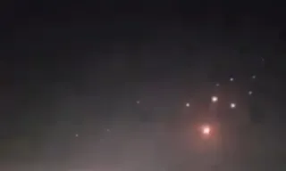 Imagem ilustrativa da imagem Mísseis iranianos atingem bases dos EUA em retaliação direta a Trump