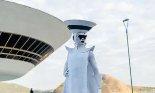 Imagem ilustrativa da imagem Moradora de São Gonçalo, drag leva Niterói para reality show 'vestida' de MAC