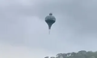 Imagem ilustrativa da imagem Moradores registram queda de balão em Niterói; vídeo
