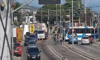 Imagem ilustrativa da imagem Motociclista em estado grave após acidente com ônibus