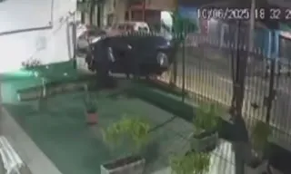 Imagem ilustrativa da imagem Motorista reage a assalto e joga carro contra bandido no Rio; vídeo