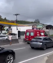 Imagem ilustrativa da imagem Mulher é atropelada por van na RJ-106, em São Gonçalo