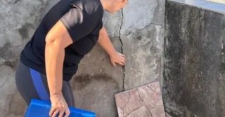 Imagem ilustrativa da imagem Muros ameaçam cair em cima de crianças em Niterói