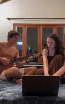 Imagem ilustrativa da imagem Netos de Elis Regina cantam sucesso da avó; vídeo