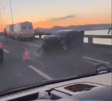 Imagem ilustrativa da imagem Pancada entre carros na Ponte Rio-Niterói deixa dois feridos; vídeo