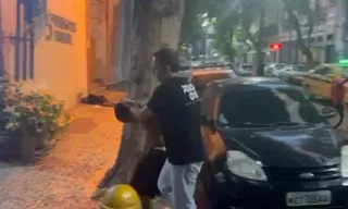 Imagem ilustrativa da imagem Para não ser preso, homem oferece R$ 30 mil a policiais no Rio