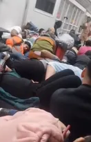 Imagem ilustrativa da imagem Passageiros deitados no chão cantam louvores em meio a tiros; vídeo